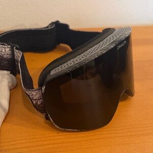 Dragon NFX2 Black Ski snowboard Goggles with interchangeable lenses
